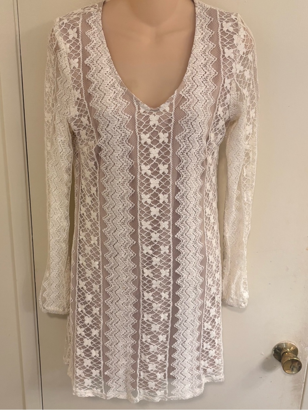 Speechless women’s long-sleeve lace mini dress, geometric lace pattern Size M